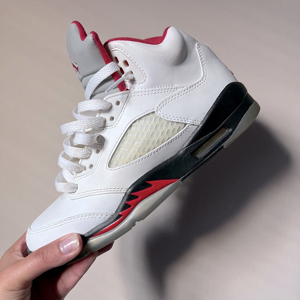 Air Jordan Fire Red 5s- GS size 4.5 🎈❤️🤍🧊